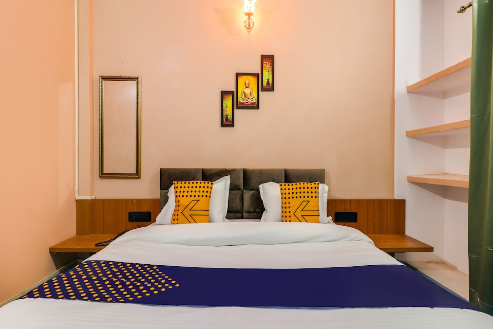 SPOT ON Sky Inn Near Phoenix Palassio, Gomti Nagar Extension Lucknow, Lucknow