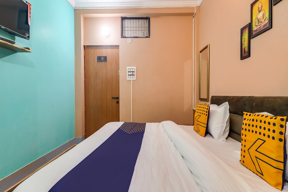 SPOT ON Sky Inn Near Phoenix Palassio, Gomti Nagar Extension Lucknow, Lucknow