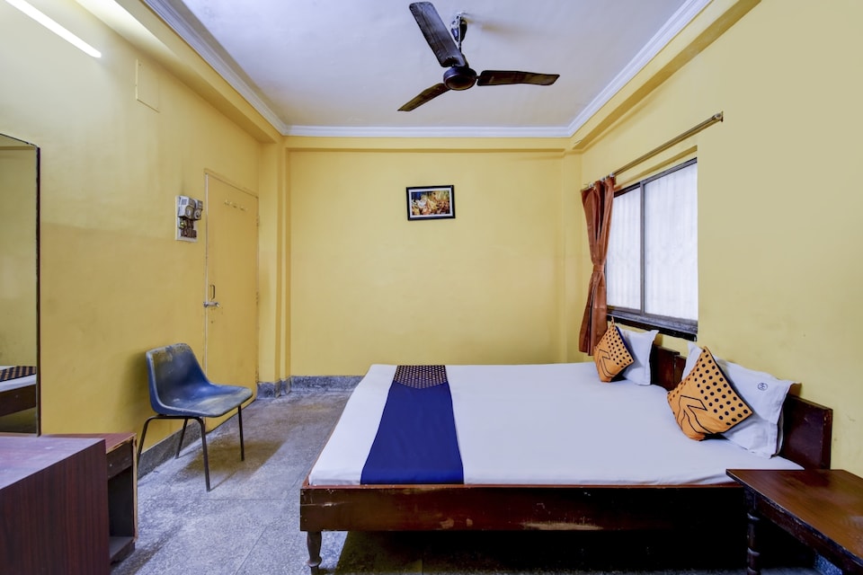 SPOT ON Hotel Piyush, Howrah Kolkata, Kolkata