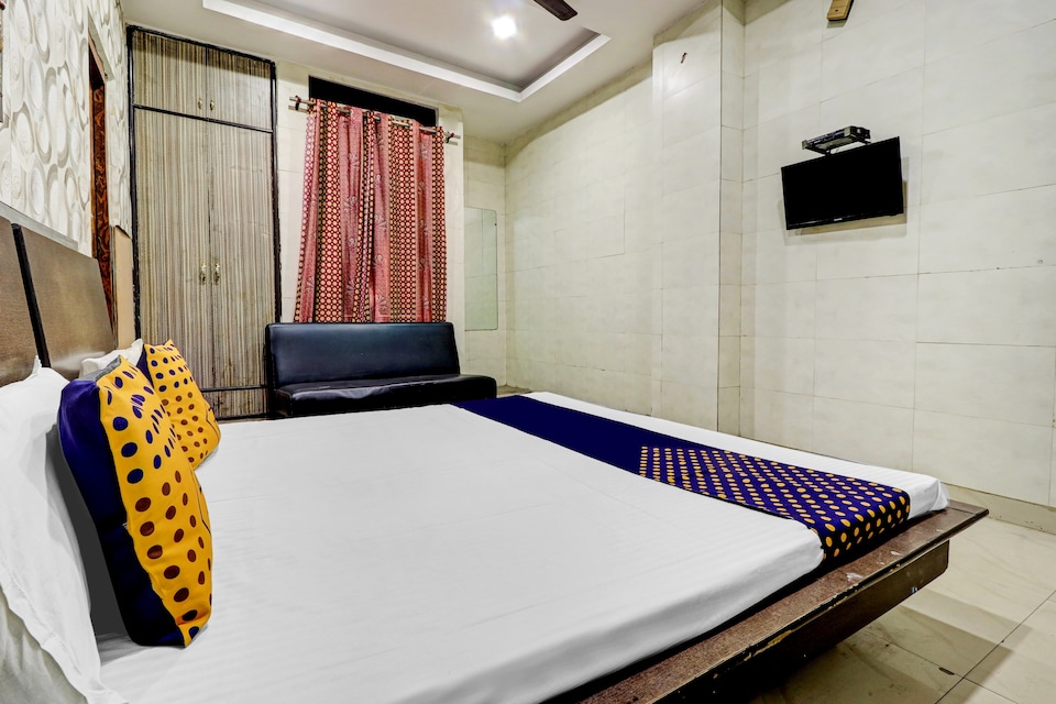 Spot on  77489 Hotel Crystal Palace, Indirapuram Ghaziabad, Ghaziabad