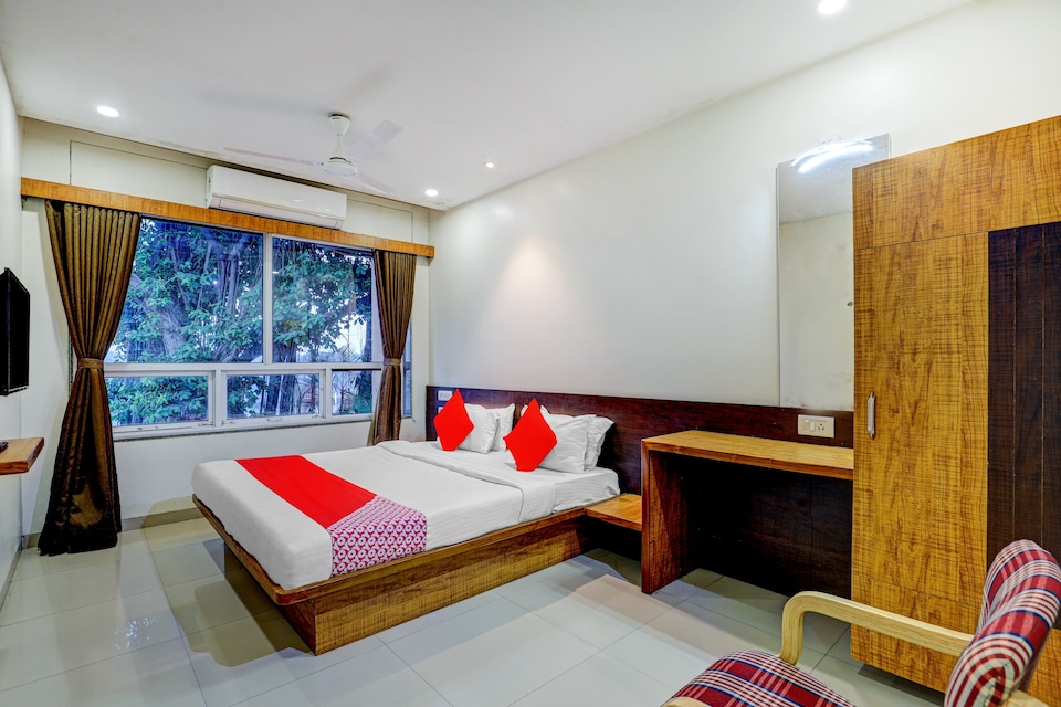 OYO 77491 Hotel Shreenath, Valsad, Valsad