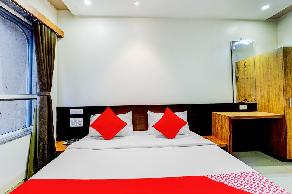 OYO 77491 Hotel Shreenath, Valsad, Valsad