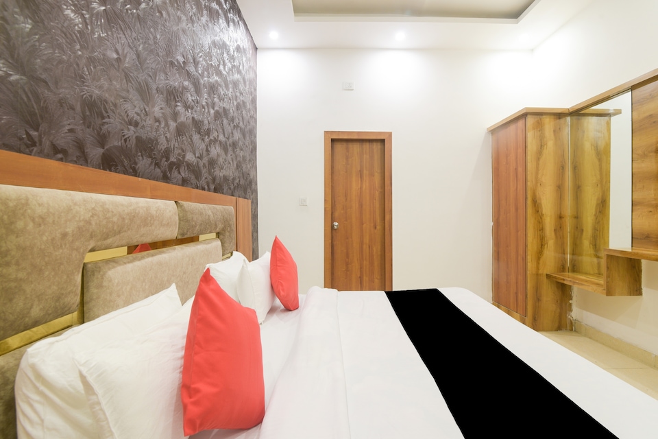 OYO Collection O 77496 Dev Palace, North Delhi, Delhi