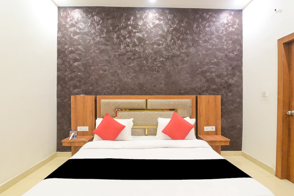 OYO Collection O 77496 Dev Palace, North Delhi, Delhi