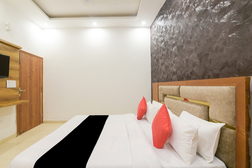 OYO Collection O 77496 Dev Palace, North Delhi, Delhi