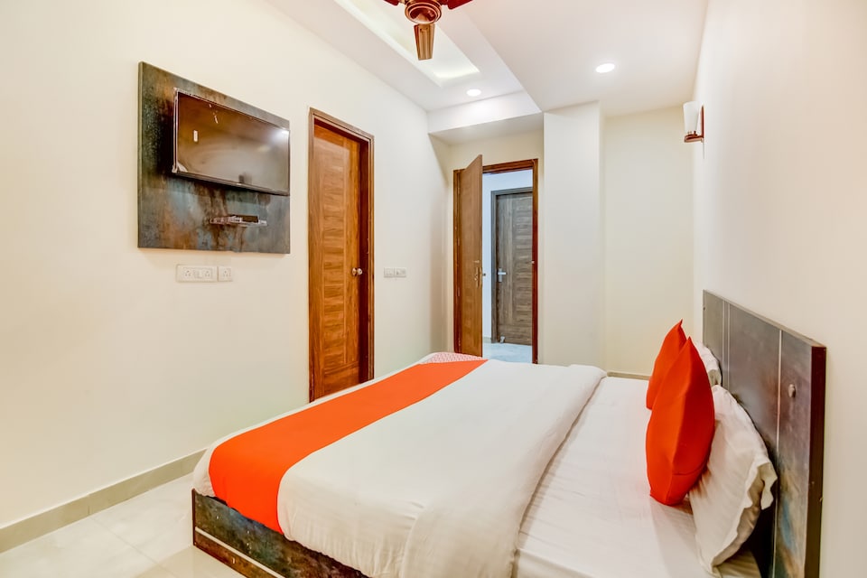 OYO Red Carmine Deluxe Near Badarpur Border Metro Station, Okhla Jasola Delhi, Delhi