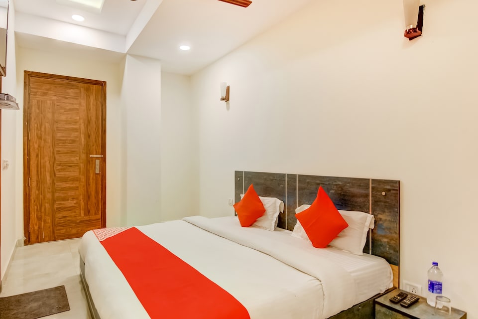 OYO Red Carmine Deluxe Near Badarpur Border Metro Station, Okhla Jasola Delhi, Delhi