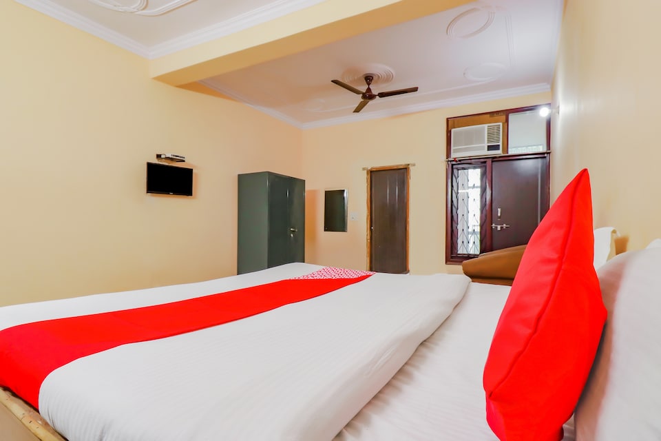 OYO 77590 Hotel Vats, Prem Mandir Vrindavan, Vrindavan