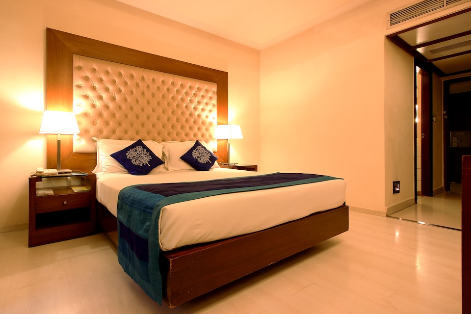 OYO 6515 Chevron Hotel Infantry Road, MG Road Bangalore, Bangalore