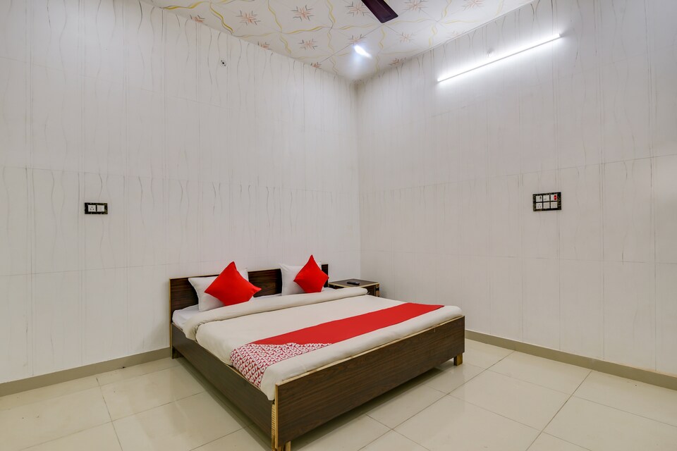 OYO ALD222 Rajaram Singh Blessing Garden And Hotel, Jhusi, Prayagraj