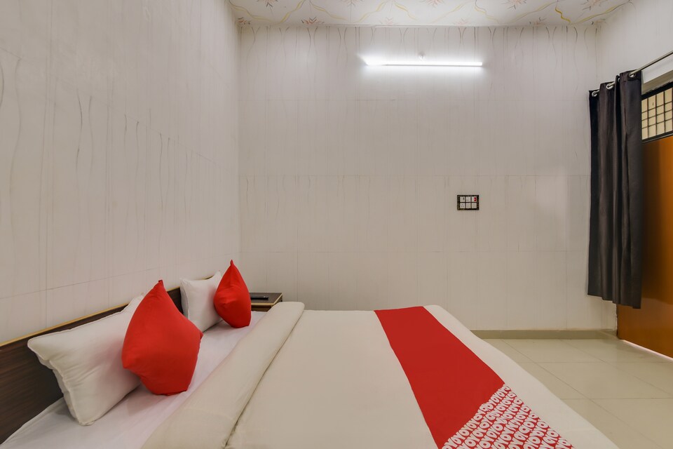 OYO ALD222 Rajaram Singh Blessing Garden And Hotel, Jhusi, Prayagraj