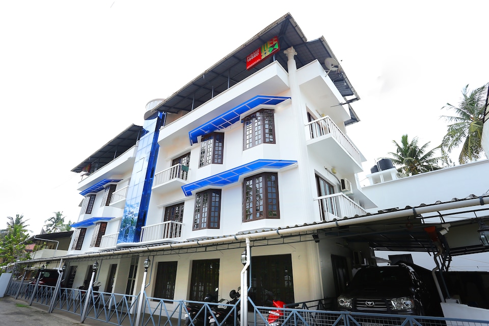 OYO 77661 The Apartments 2 BHK, Kaloor Kochi, Kochi