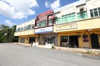 SPOT ON 90163 Kpfb Roomstay 2
