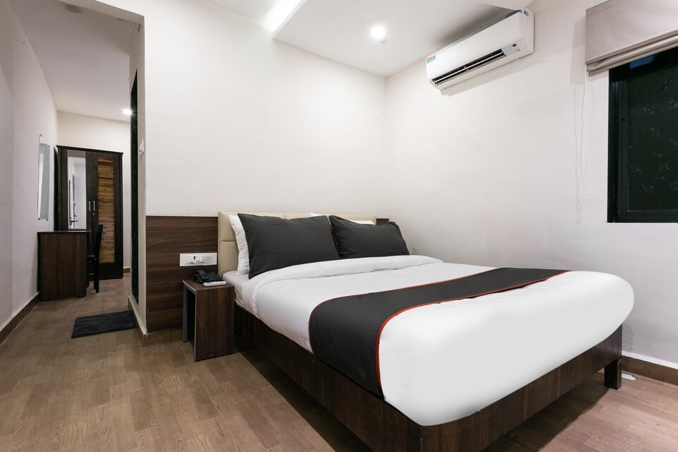 Collection O Golden Tulipz Near Airport Road Metro Station, Mumbai Bandra-Khar-Santacruz, Mumbai