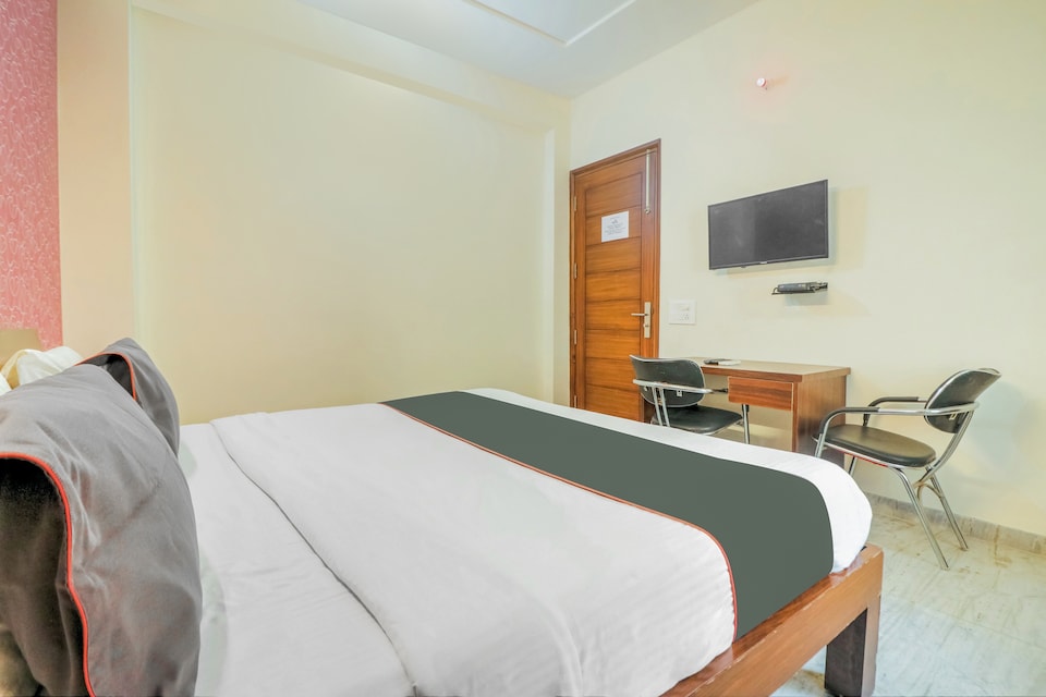 OYO Collection O 77728 Orchard Room Stays, Golf Course Road, Gurgaon