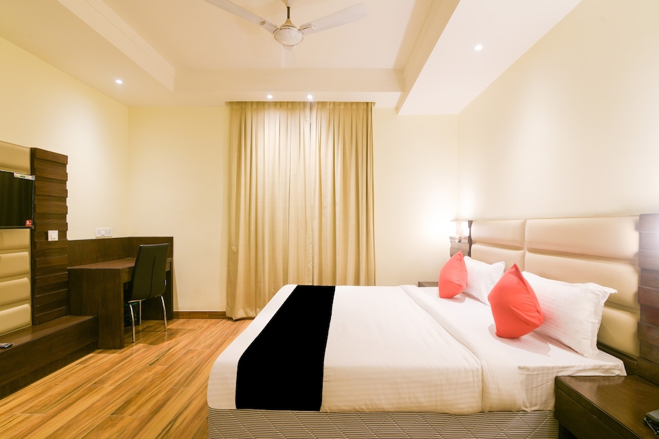 OYO 77736 Hotel Starlight, Kanpur City, Kanpur