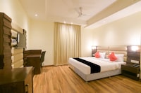 OYO 77736 Hotel Starlight