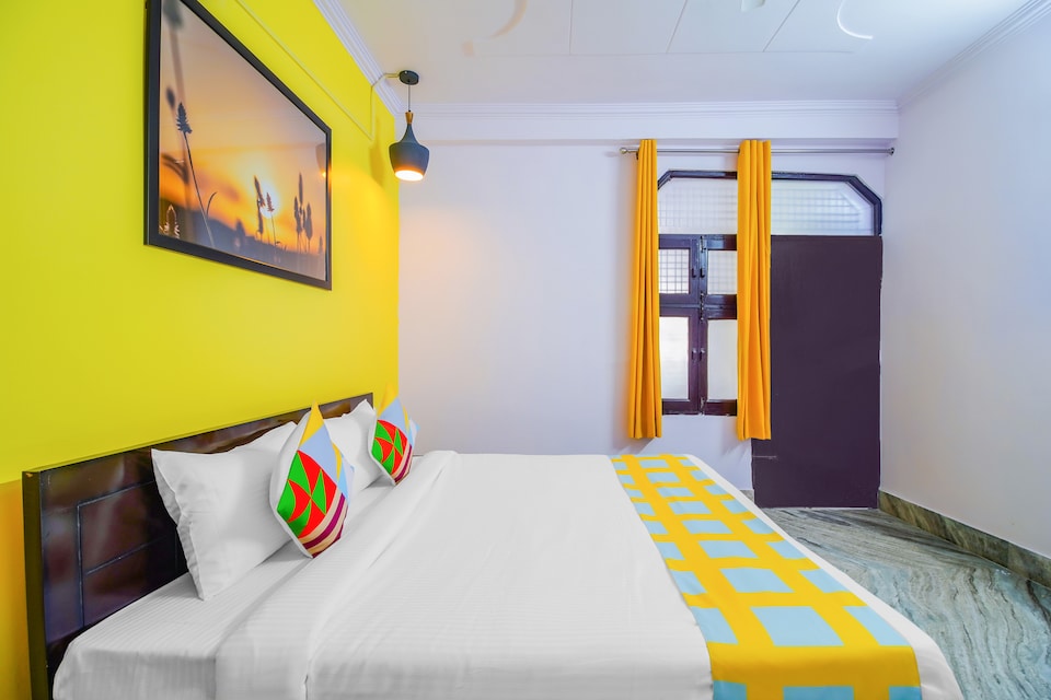 OYO 77737 Vikas Inn Hotel, Rajouri Garden Delhi, Delhi