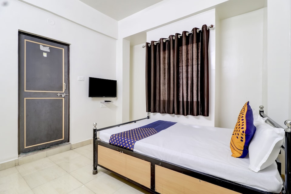 Hotel O Royal Rest Rooms, Hadapsar Pune, Pune