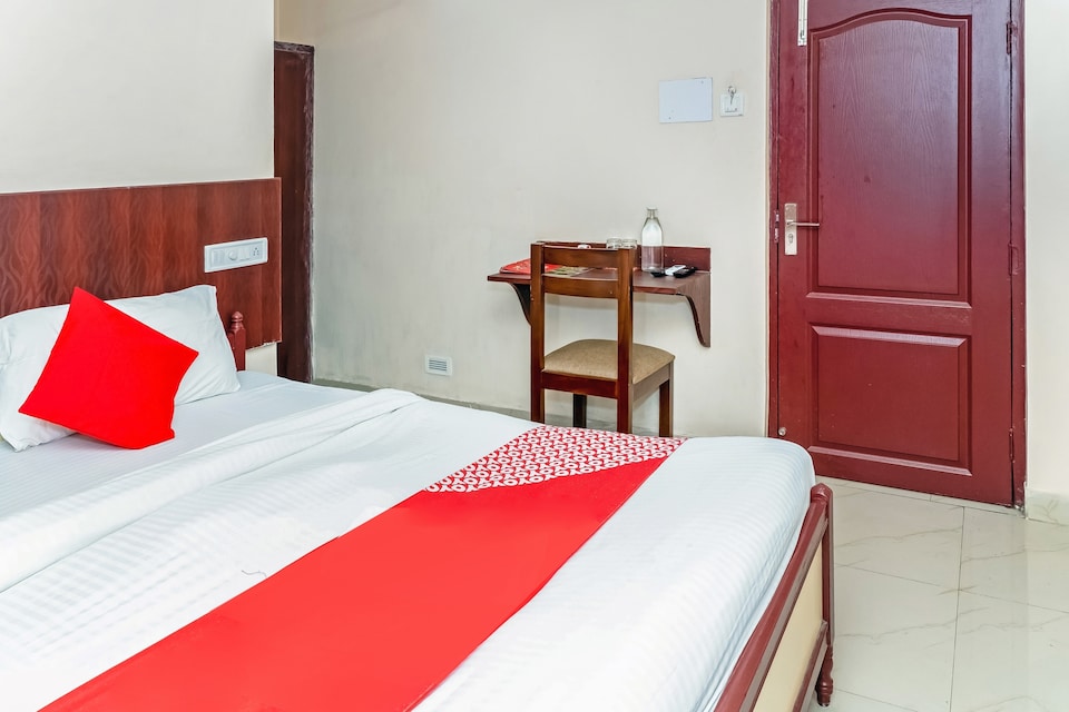 OYO Flagship 77753 Flagship Railway Station Square, Railway Station Bhubneshwar, Bhubaneswar