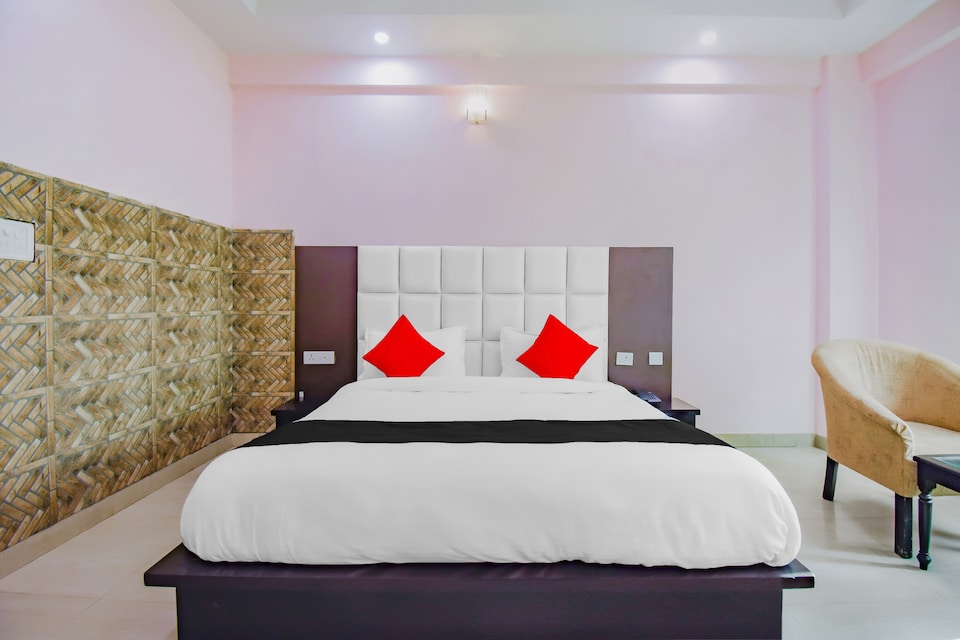 Capital O 77770 Hotel Grand Continental, Bhupatwala Haridwar, Haridwar
