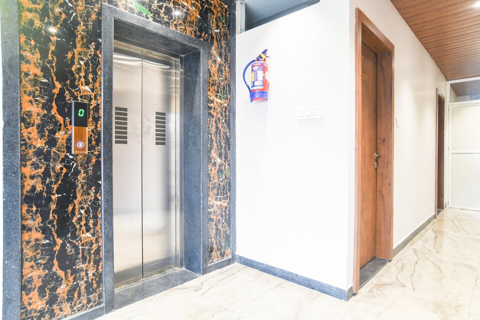  live as IND895, Airport Road - Indore, Indore