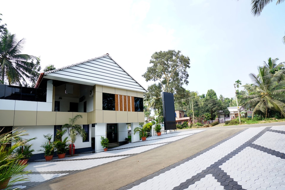 OYO 6526 AP Residency City, Sultan Bathery, Wayanad