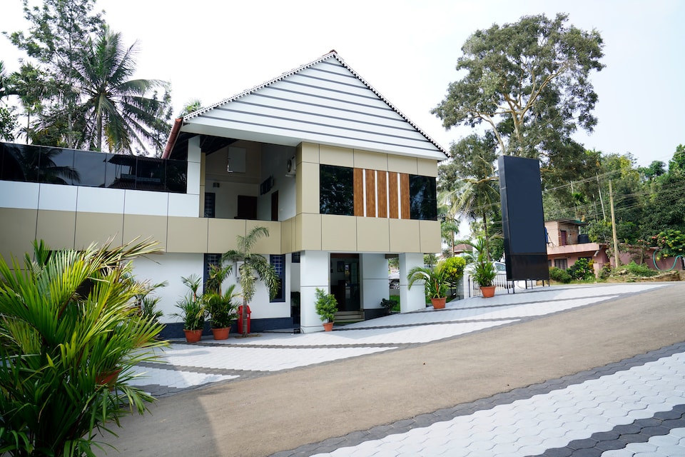 OYO 6526 AP Residency City, Sultan Bathery, Wayanad