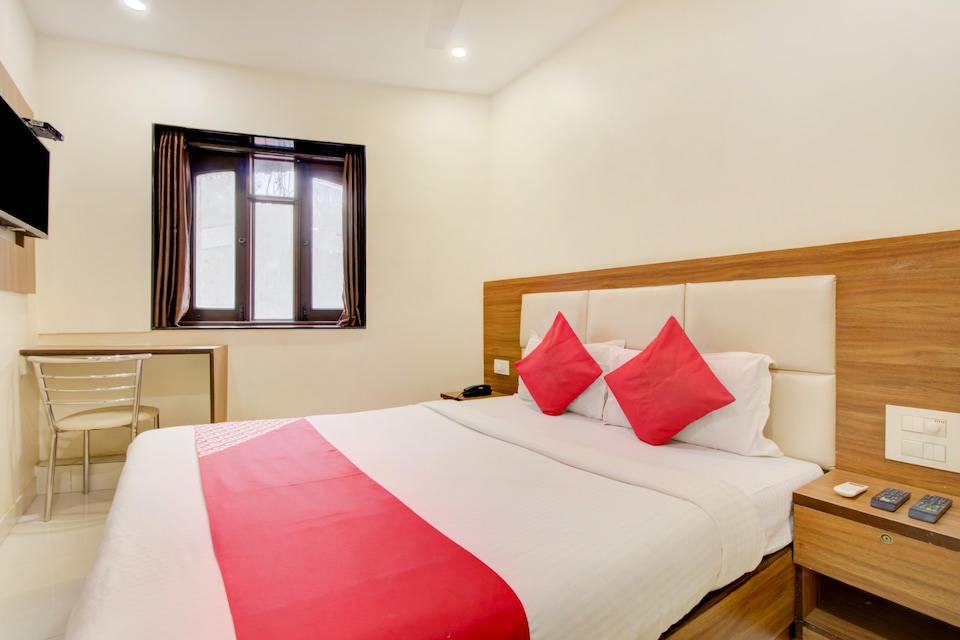 OYO 77793 Hotel Gold West Inn, Andheri West, Mumbai