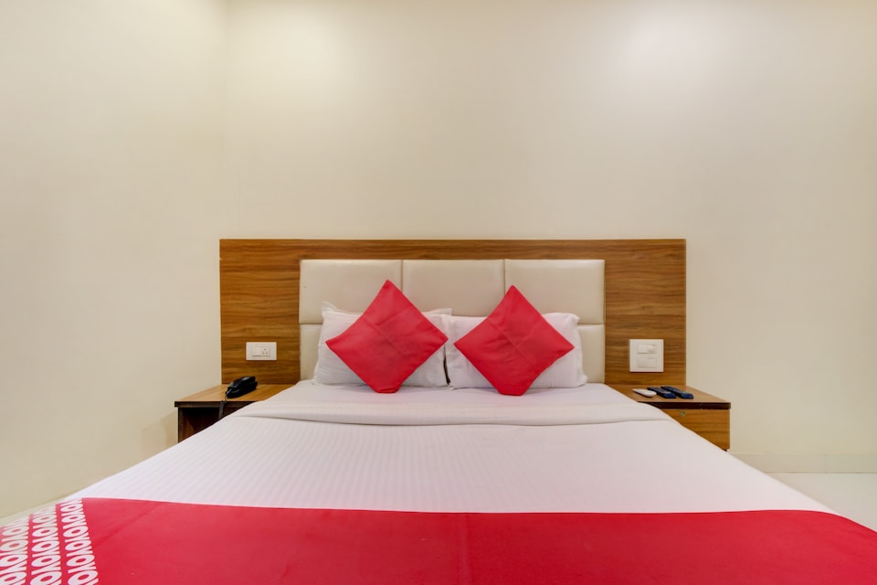 OYO 77793 Hotel Gold West Inn, Andheri West, Mumbai