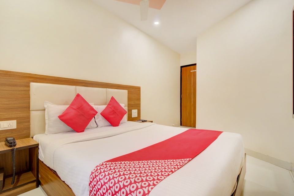 OYO 77793 Hotel Gold West Inn, Andheri West, Mumbai