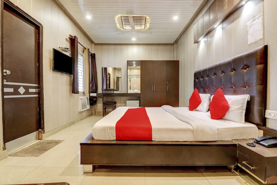 OYO 77804 Hotel Narayana, Meerut, Meerut