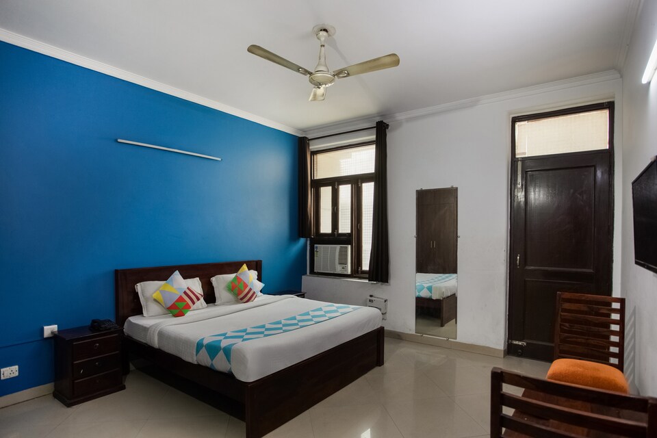 OYO 77812 Decent Stay Punjabi Bagh, Pitampura - Rohini Delhi, Delhi