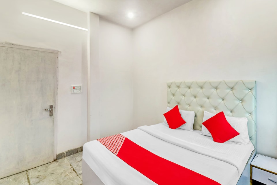 OYO 77833 Galaxy Hotel & Restaurant , Moradabad, Moradabad