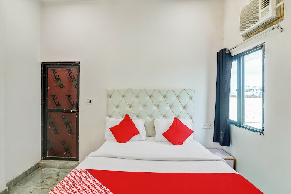 OYO 77833 Galaxy Hotel & Restaurant , Moradabad, Moradabad