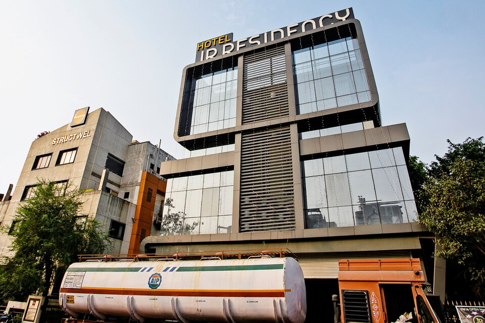 Capital O 77851 Hotel Jr Residency, Mumbai Airoli-Vashi, Mumbai