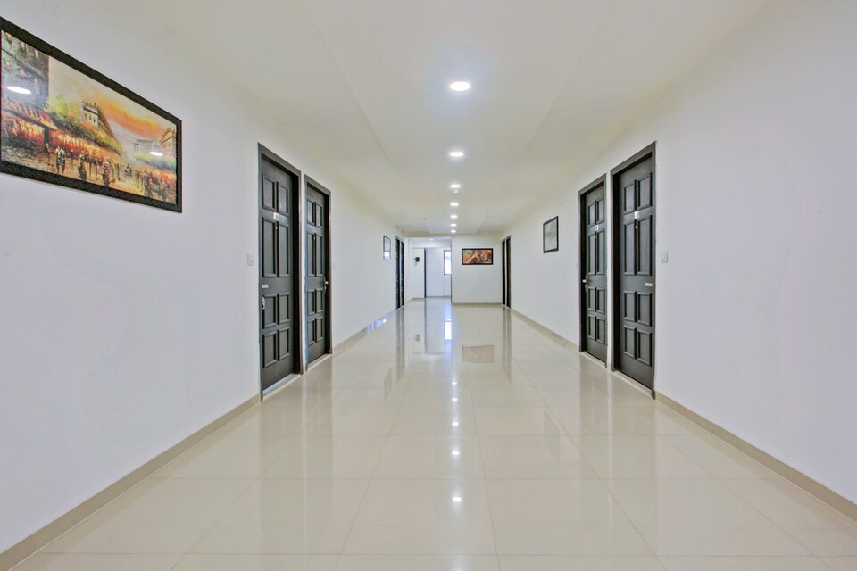 Capital O 77851 Hotel Jr Residency, Mumbai Airoli-Vashi, Mumbai