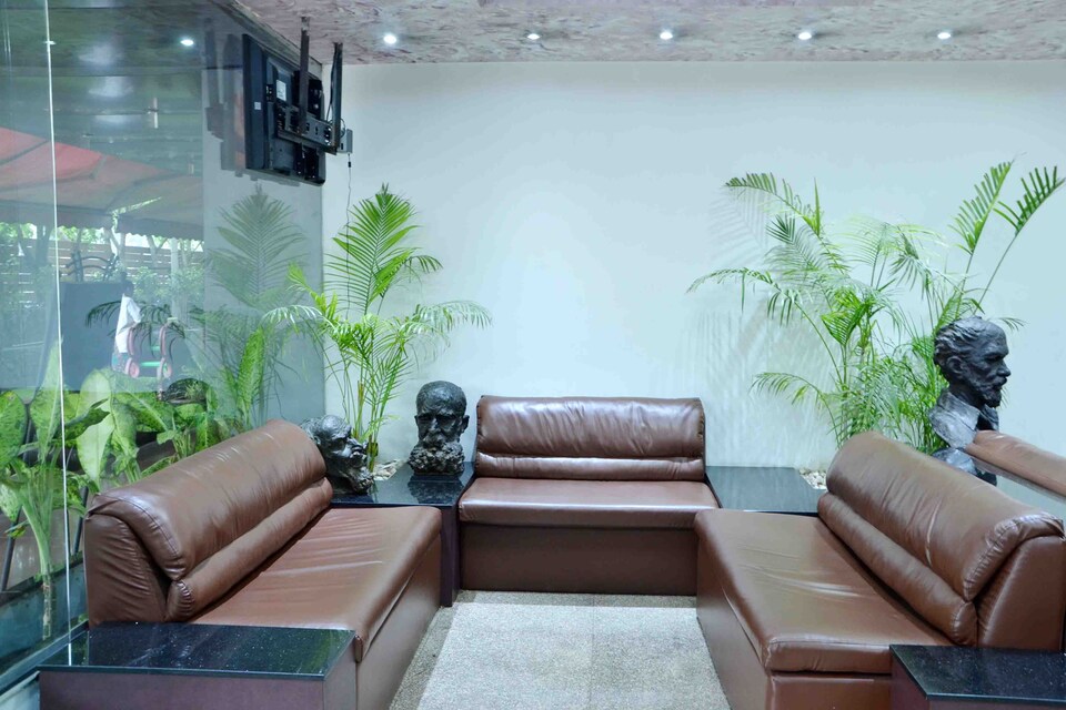 OYO 989 Hotel Infiniti, Vijay Nagar Indore, Indore