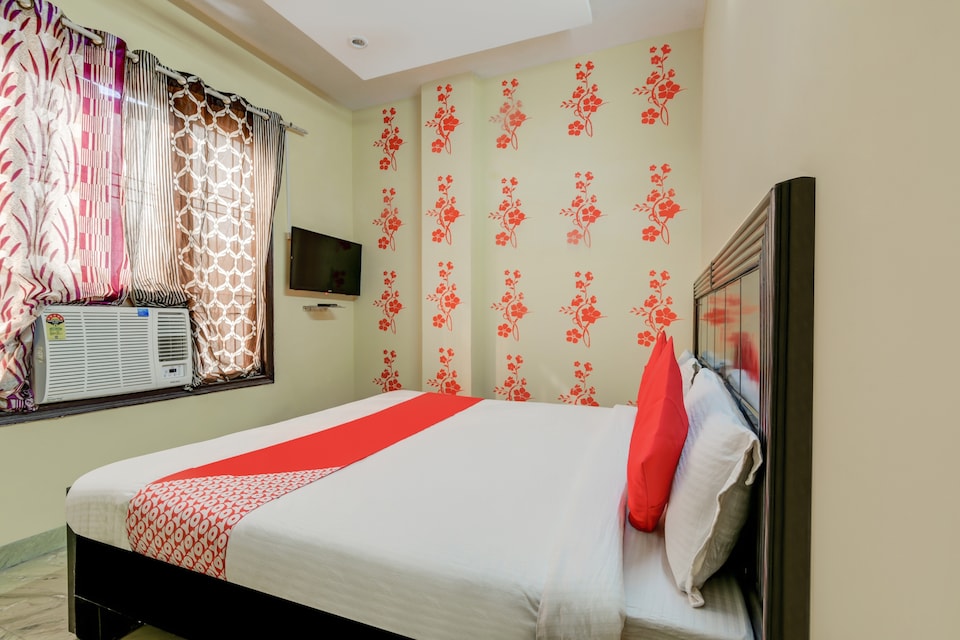 OYO 77909 Lisa Homes, Dwarka Delhi, Delhi