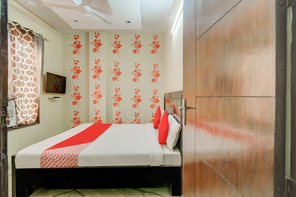 OYO 77909 Lisa Homes, Dwarka Delhi, Delhi