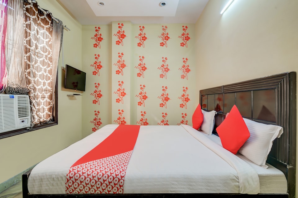 OYO 77909 Lisa Homes, Dwarka Delhi, Delhi