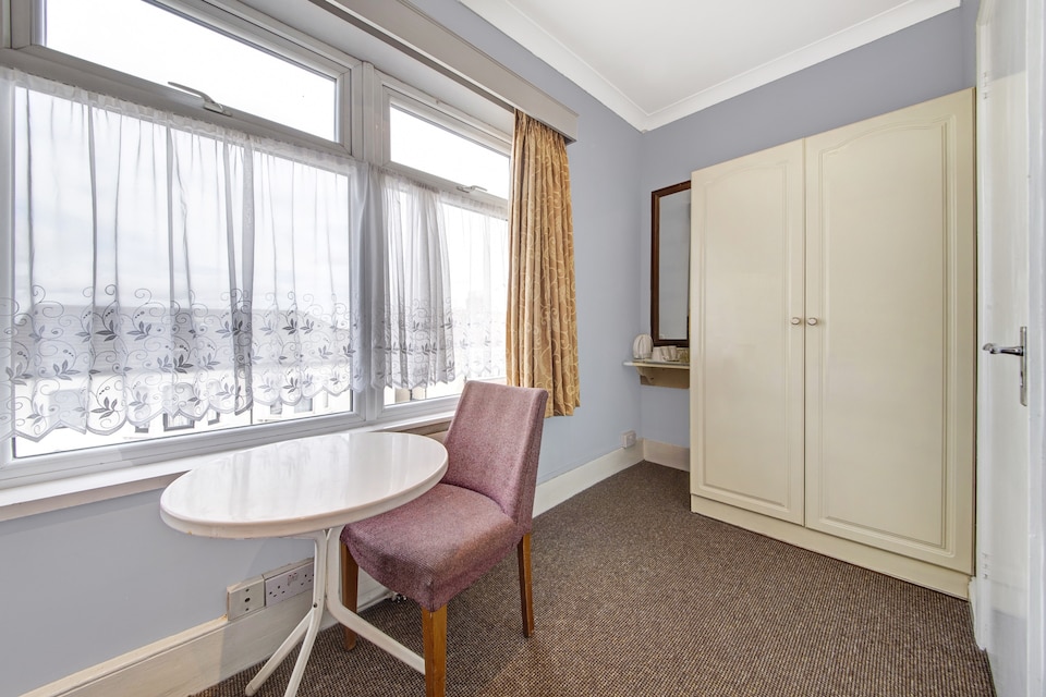 OYO Bostons Manor Hotel, Hanwell London, W7, Hanwell