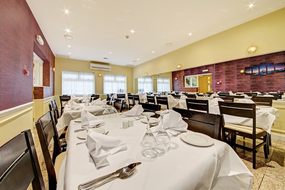 OYO Bostons Manor Hotel, Hanwell London, W7, Hanwell