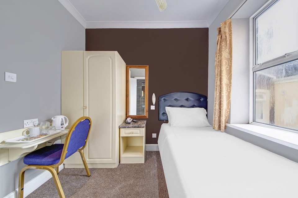 OYO Bostons Manor Hotel, Hanwell London, W7, Hanwell