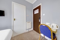 OYO Bostons Manor Hotel, Hanwell London