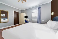 OYO Bostons Manor Hotel, Hanwell London