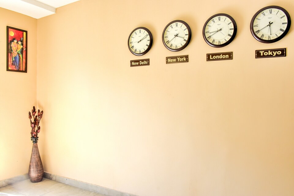 Capital O 77924 HOTEL CONVIVIAL QUEEN, Station Road - Raipur, Raipur