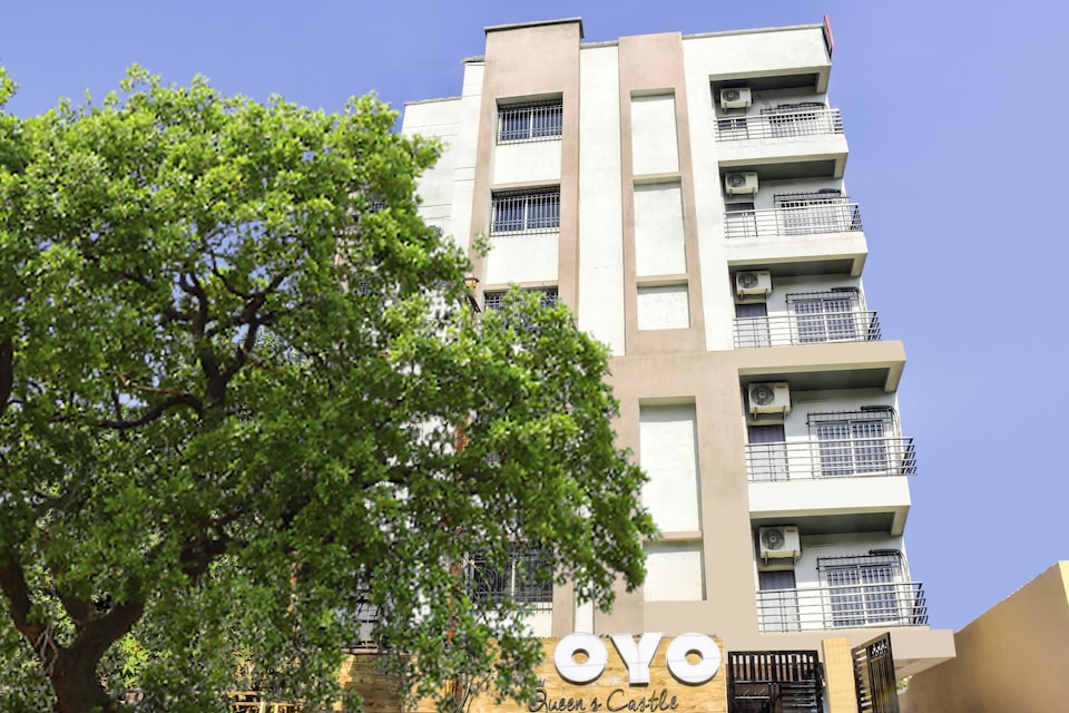 Capital O 77924 HOTEL CONVIVIAL QUEEN, Station Road - Raipur, Raipur