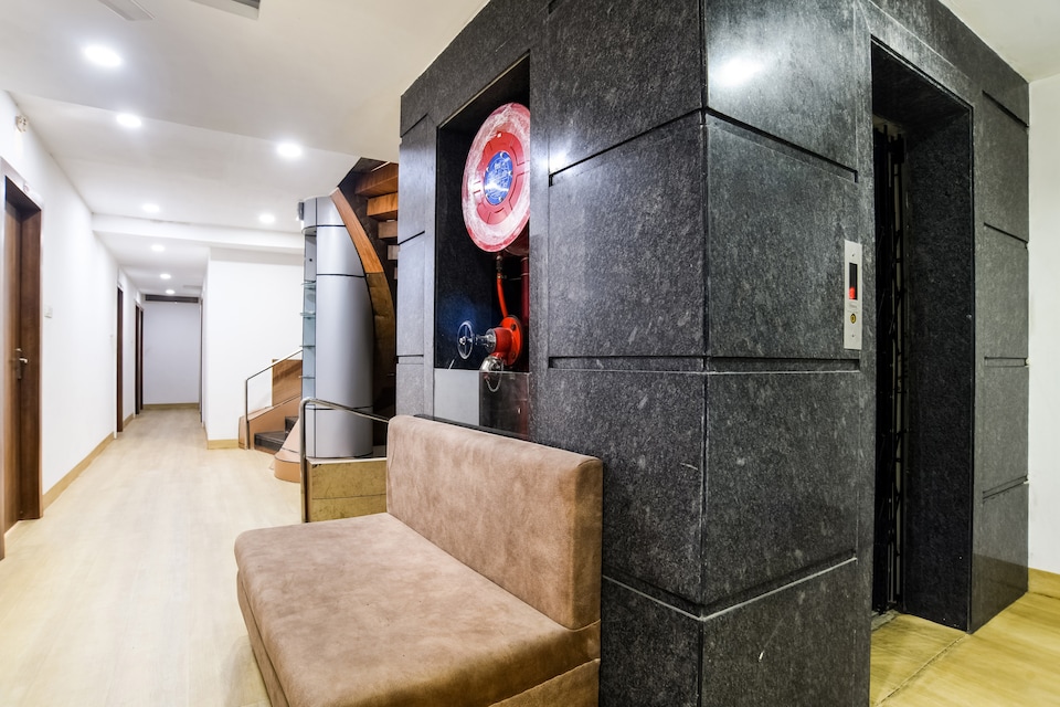 Capital O IND679 Hotel Rajwada Palace, MG Road Indore, Indore