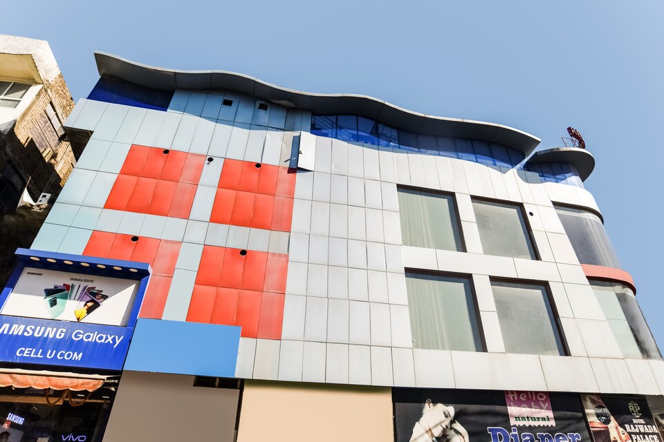 Capital O IND679 Hotel Rajwada Palace, MG Road Indore, Indore